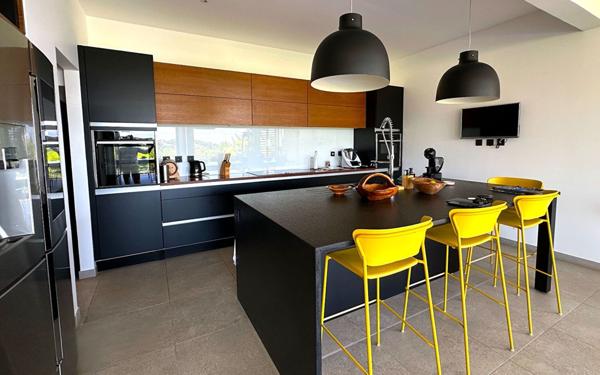 Maison à vendre    4 pièces •  Le Marigot