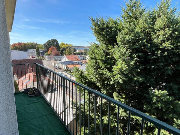 Appartement 4 pièces + cave + parking,  
Reze 44400