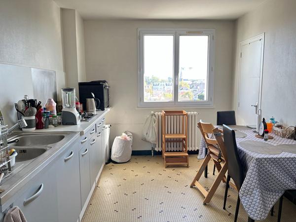 Appartement 4 pièces + cave + parking,  
Reze 44400