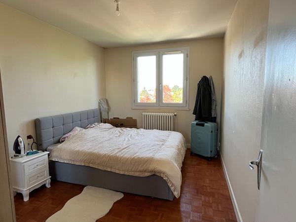 Appartement 4 pièces + cave + parking,  
Reze 44400