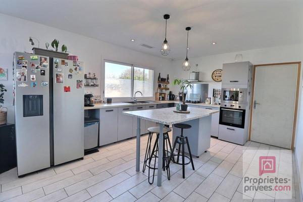 Maison 6 pièces 138 m2 avec GARAGE  - 4 CHAMBRES DONT UNE SUITE PARENTALE 137 m2 avec cellier et garage