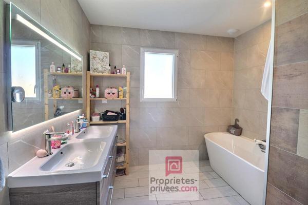 Maison 6 pièces 138 m2 avec GARAGE  - 4 CHAMBRES DONT UNE SUITE PARENTALE 137 m2 avec cellier et garage