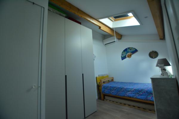 Logement avec terrasse couverte