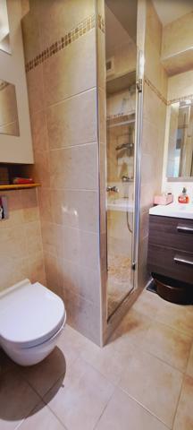 Logement avec terrasse couverte