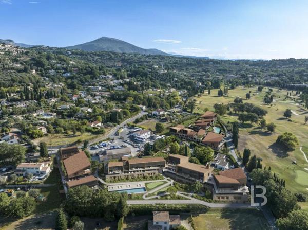 Bel appartement T4 à la vente à Chateauneuf-Grasse en bordure du golf