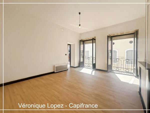 Exclusvité. Villeneuve Sur Lot, appartement T3 traversant au 2ème étage d'un bel immeuble en pierres