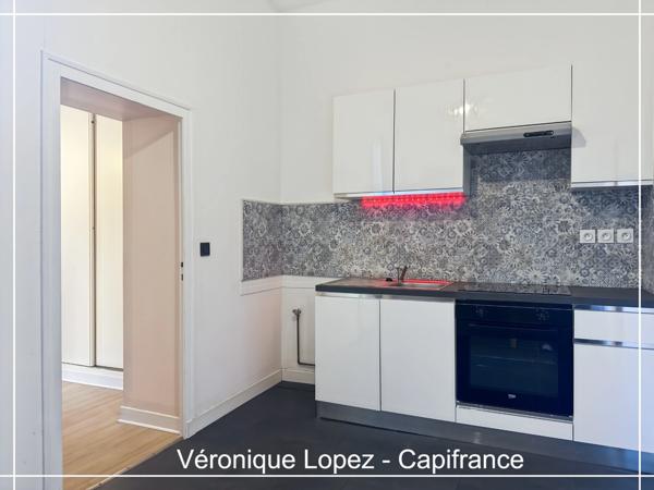Exclusvité. Villeneuve Sur Lot, appartement T3 traversant au 2ème étage d'un bel immeuble en pierres