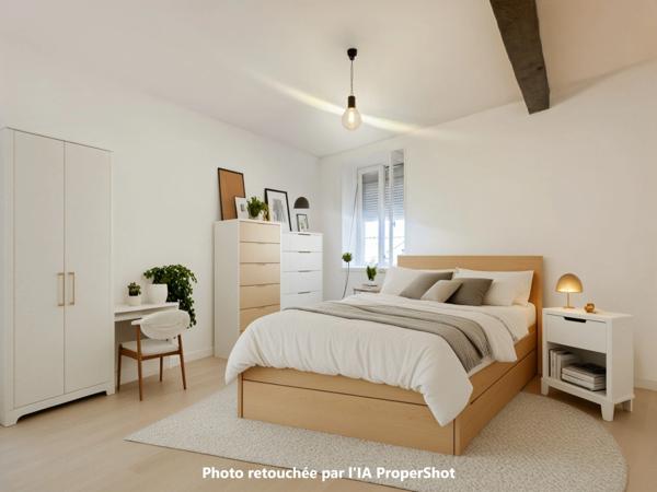 Exclusvité. Villeneuve Sur Lot, appartement T3 traversant au 2ème étage d'un bel immeuble en pierres