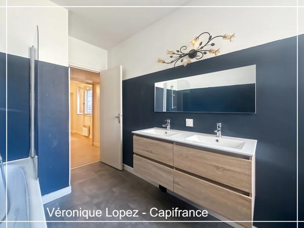 Exclusvité. Villeneuve Sur Lot, appartement T3 traversant au 2ème étage d'un bel immeuble en pierres