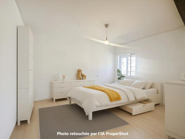 Exclusvité. Villeneuve Sur Lot, appartement T3 traversant au 2ème étage d'un bel immeuble en pierres