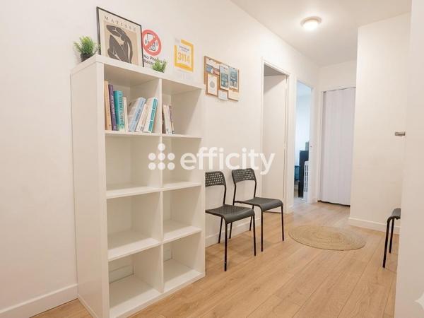 Local Commercial
         4 pièces
        - 56 m² Exclusivité 165 000 € *