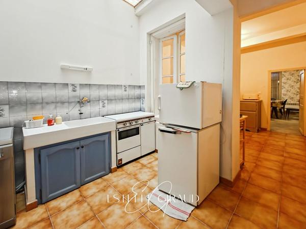 Maison en pierre avec tomettes, terrasse et atelier ? Rieux-Minervois