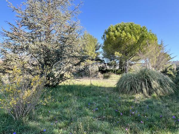 Terrain de 1 850 m²