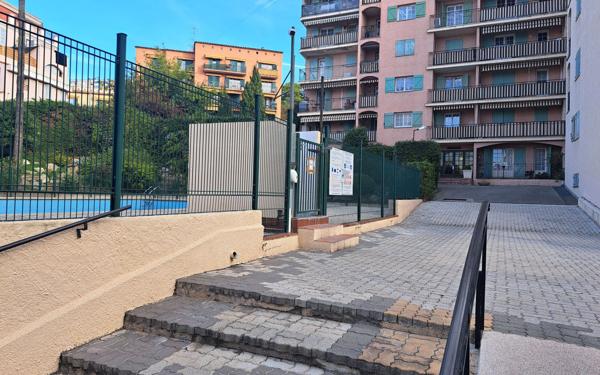 Appartement à vendre    1 pièce • 28,02 m2 Vallauris