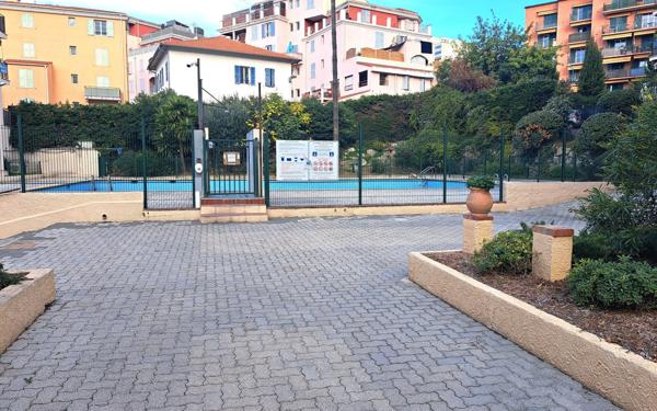 Appartement à vendre    1 pièce • 28,02 m2 Vallauris