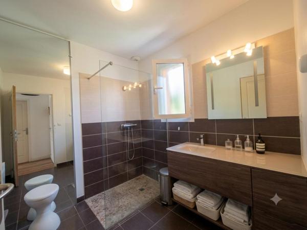 Maison moderne à Mèze 4 pièce(s) 81 m2, terrasse, jardin et garage