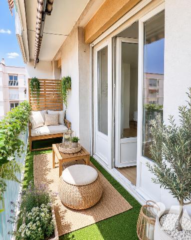Villeurbanne limite Montchat, T4 traversant et rénové de 71,28 m² avec balcon et vue dégagée.