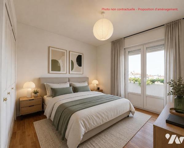 Villeurbanne limite Montchat, T4 traversant et rénové de 71,28 m² avec balcon et vue dégagée.