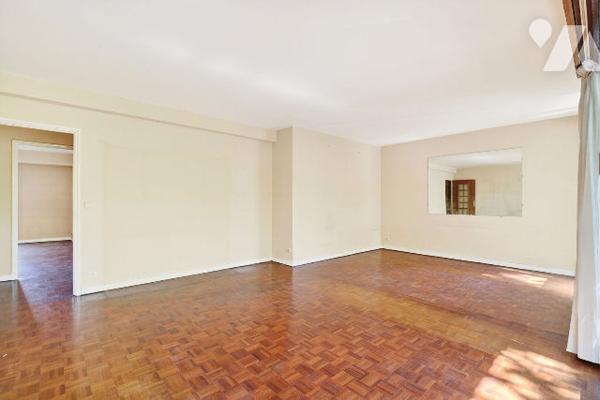 Appartement de 5 pièces avec balcon et box