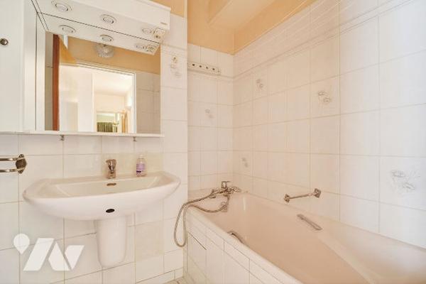 Appartement de 5 pièces avec balcon et box