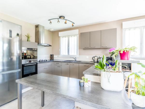 Maison à vendre  4 pièces - 89,92 m 2   ST DIDIER DE FORMANS  - 01