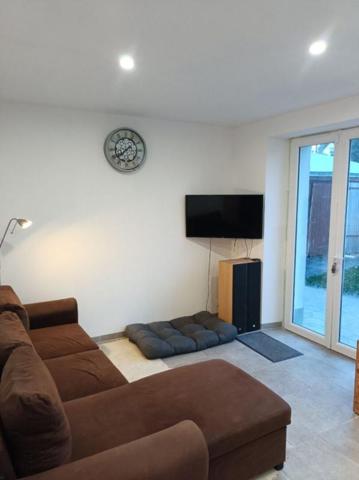 Maison  joliment restaurée avec dépendances + terrain constructible