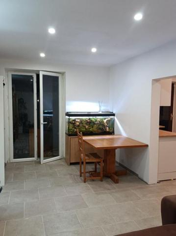 Maison  joliment restaurée avec dépendances + terrain constructible