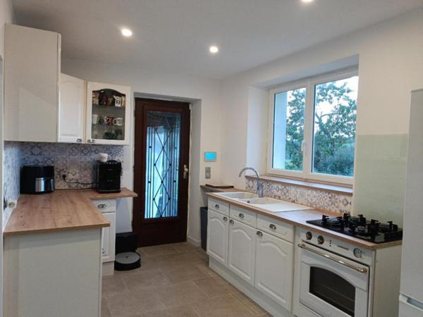 Maison  joliment restaurée avec dépendances + terrain constructible