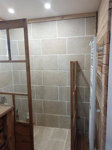 Maison  joliment restaurée avec dépendances + terrain constructible