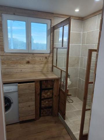 Maison  joliment restaurée avec dépendances + terrain constructible