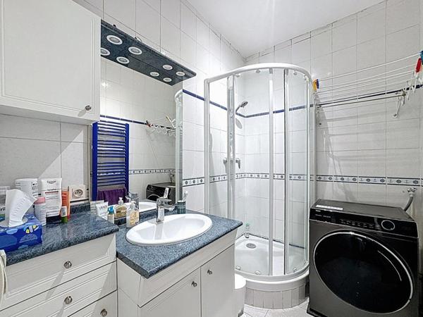 À deux pas de la gare de Bièvres Dernier étage avec terrasse