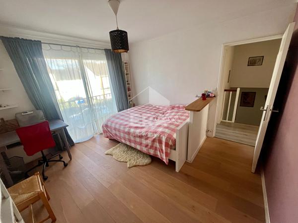 Maison 5/6 chambres entièrement rénovée à VILLEPREUX