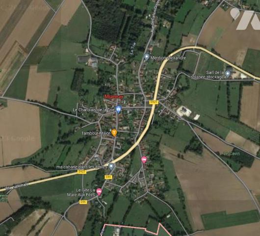 Terrain viabilisable situé dans un village calme.