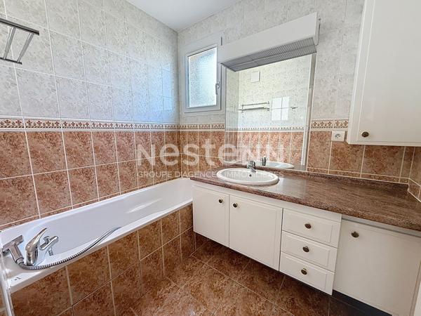 Grand Appartement T3 avec 2 chambres Traversant Terrasses Piscine - 69500 BRON