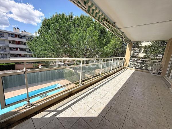 Grand Appartement T3 avec 2 chambres Traversant Terrasses Piscine - 69500 BRON