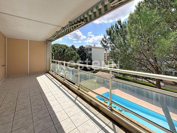 Grand Appartement T3 avec 2 chambres Traversant Terrasses Piscine - 69500 BRON