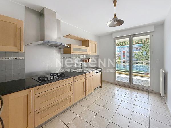 Grand Appartement T3 avec 2 chambres Traversant Terrasses Piscine - 69500 BRON