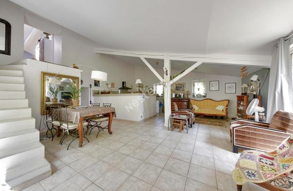Loriol-sur-Drôme ? Maison de caractère en pierre avec piscine