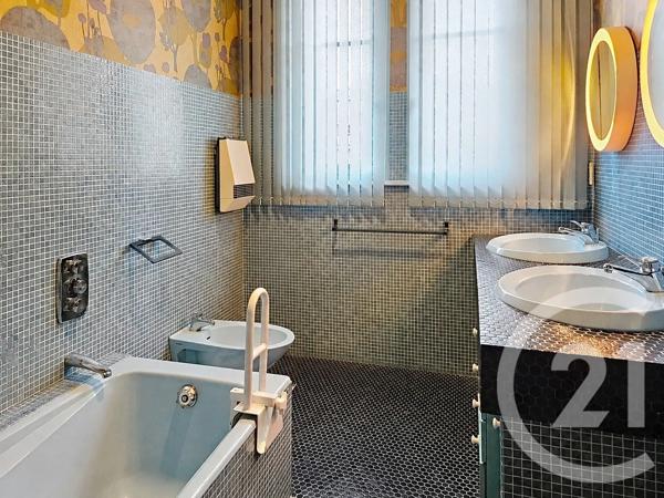 Maison à vendre  8 pièces - 245 m 2   RIOM  - 63