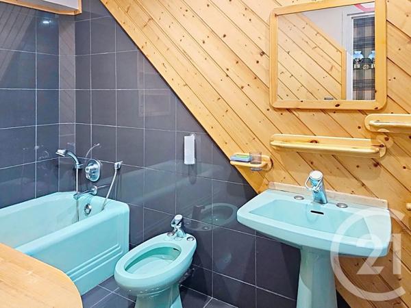 Maison à vendre  8 pièces - 245 m 2   RIOM  - 63