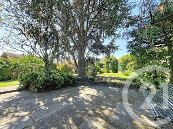 Maison à vendre  8 pièces - 245 m 2   RIOM  - 63