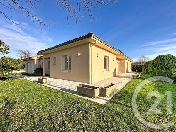 Maison à vendre  8 pièces - 245 m 2   RIOM  - 63