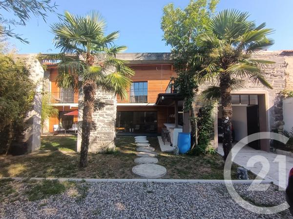 Maison à vendre  8 pièces - 245 m 2   RIOM  - 63
