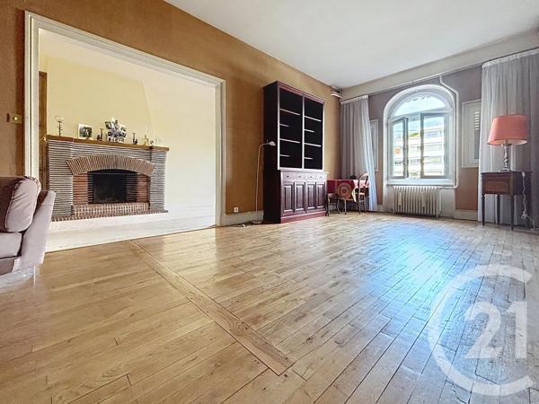 Maison à vendre  8 pièces - 245 m 2   RIOM  - 63