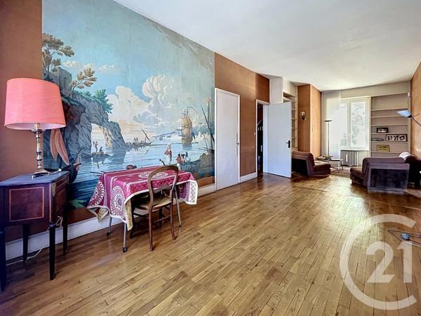 Maison à vendre  8 pièces - 245 m 2   RIOM  - 63