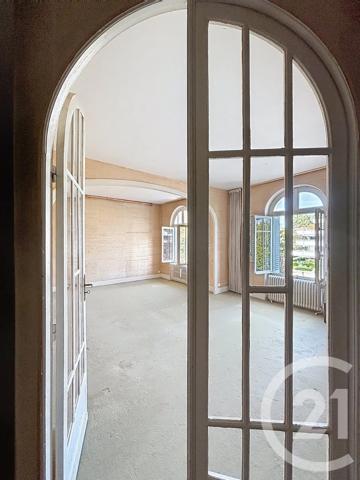 Maison à vendre  8 pièces - 245 m 2   RIOM  - 63