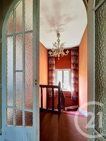 Maison à vendre  8 pièces - 245 m 2   RIOM  - 63