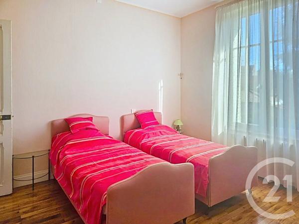 Maison à vendre  8 pièces - 245 m 2   RIOM  - 63
