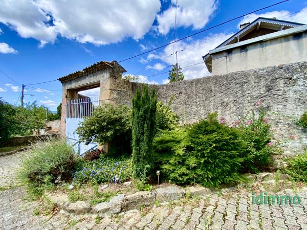 Charmante Maison Ancienne à Vissenty avec vue Dominante, 5 chambres, véranda, terrasse, grange, terrain à Anno Annonay (07100)