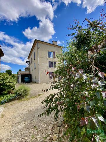 Charmante Maison Ancienne à Vissenty avec vue Dominante, 5 chambres, véranda, terrasse, grange, terrain à Anno Annonay (07100)